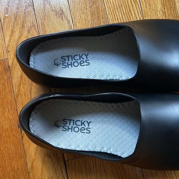 Sticky Shoes Black Clogs - Picture 4 of 5